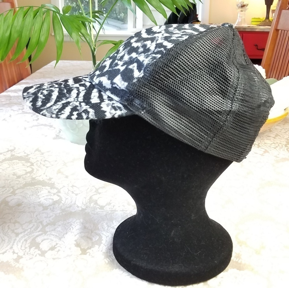 ANIMAL print baseball cap - Picture 2 of 4